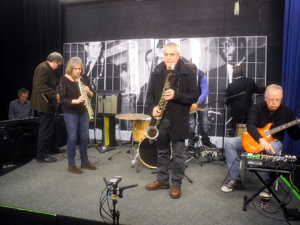Margaret Explosion performing in RCTV Studios for series entitled "Pythod Remix"