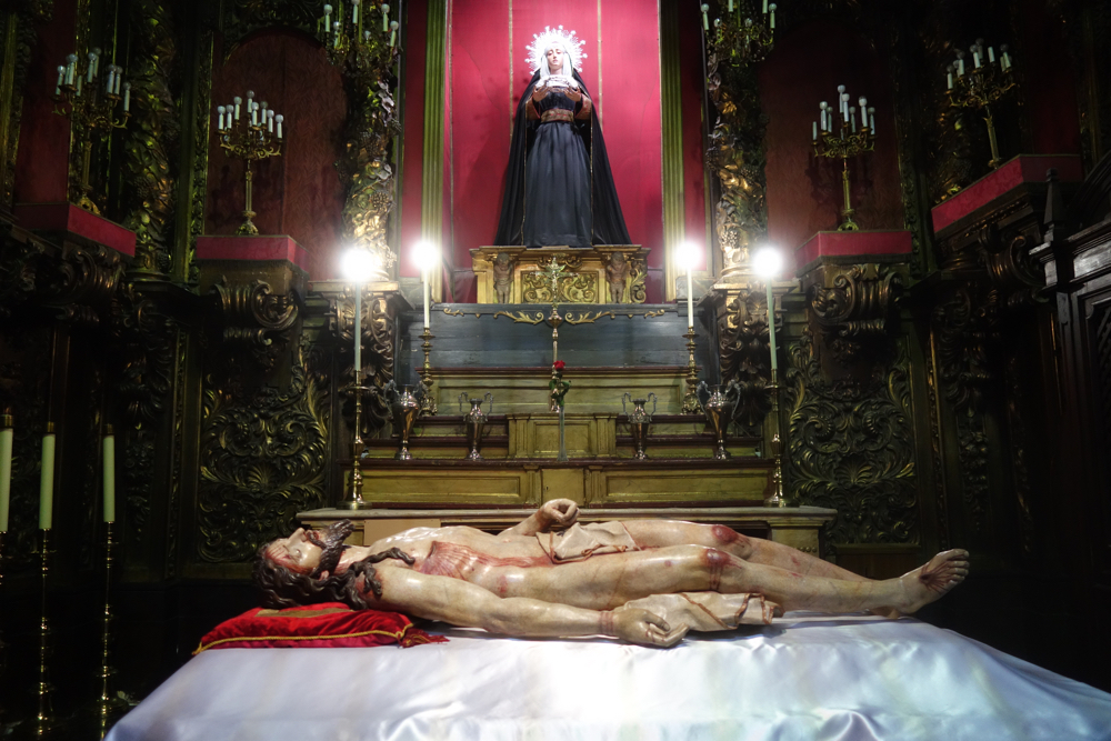 Statue of dead Christ in Madrid church 2018