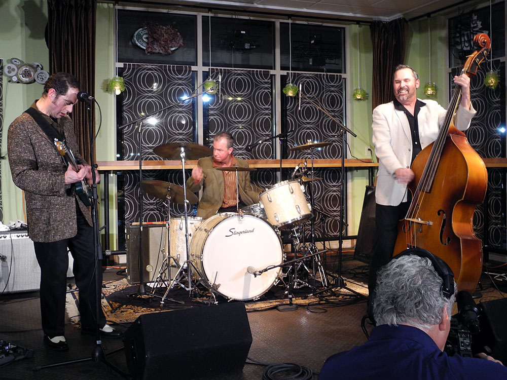 Bob Henrie and the Goners at the Lovin Cup in Rochester.NY