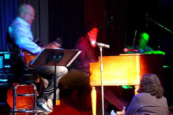 Lonnie Smith performing at the 2006 Rochester International Jazz Festival