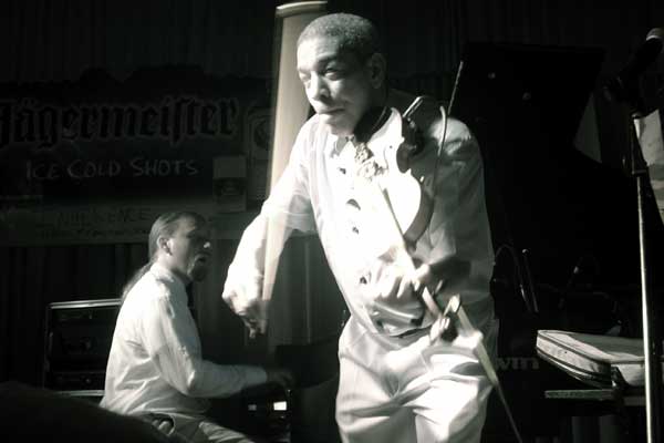Billy Bang performing at the 2006 Rochester International Jazz Festival
