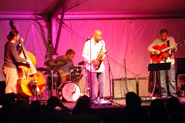 Mayfield Whitfield performing at the 2006 Rochester International Jazz Festival