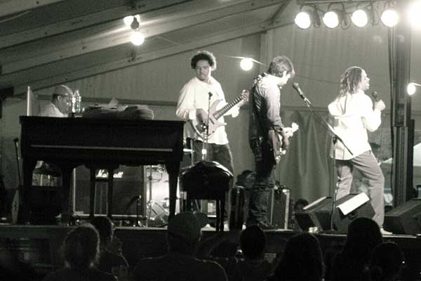 Ryan Shaw performing at the 2007 Rochester International Jazz Festival