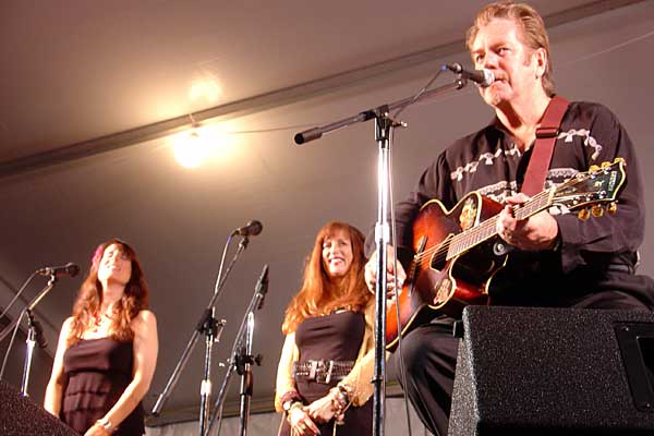 Dan Hicks performing at the 2007 Rochester International Jazz Festival