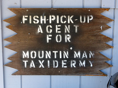 Mountain Man Taxidermy sign