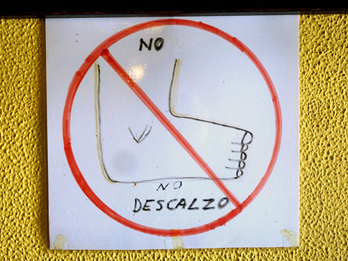 No Desdalzo, Stinky Feet sign