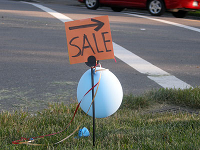 Sale sign with Balloon