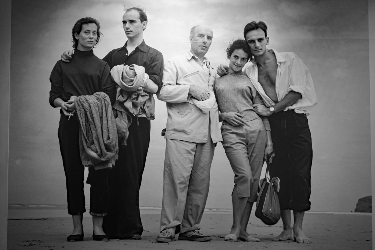 Antonio Saura, Carlos Saura, their father and sisters