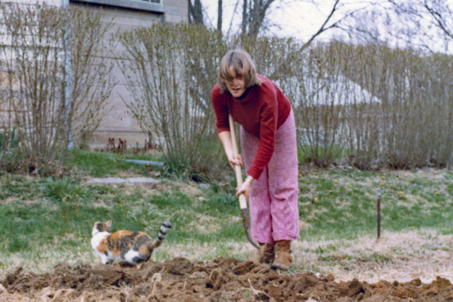 Peggi in the garden with horseshoe stake in the yard