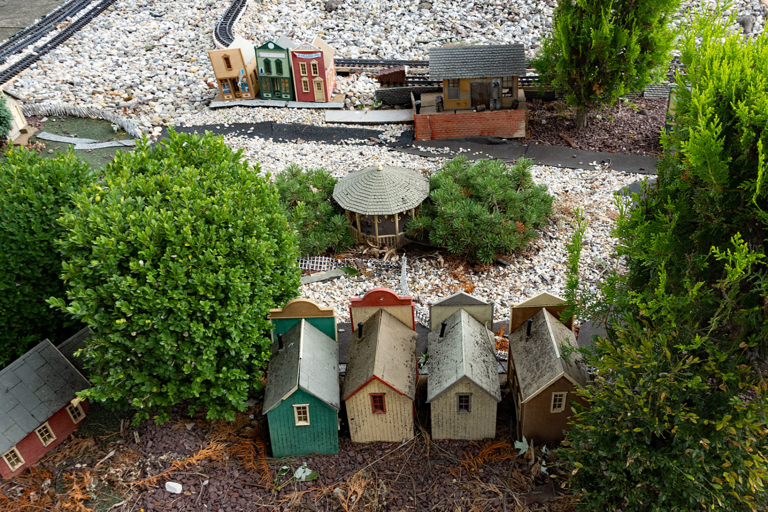 Train set in front yard of home on Brandon Road, Rochester, New York