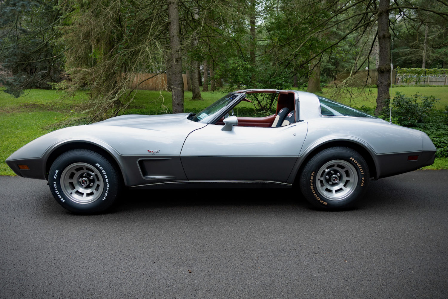 1978 Corvette near pool