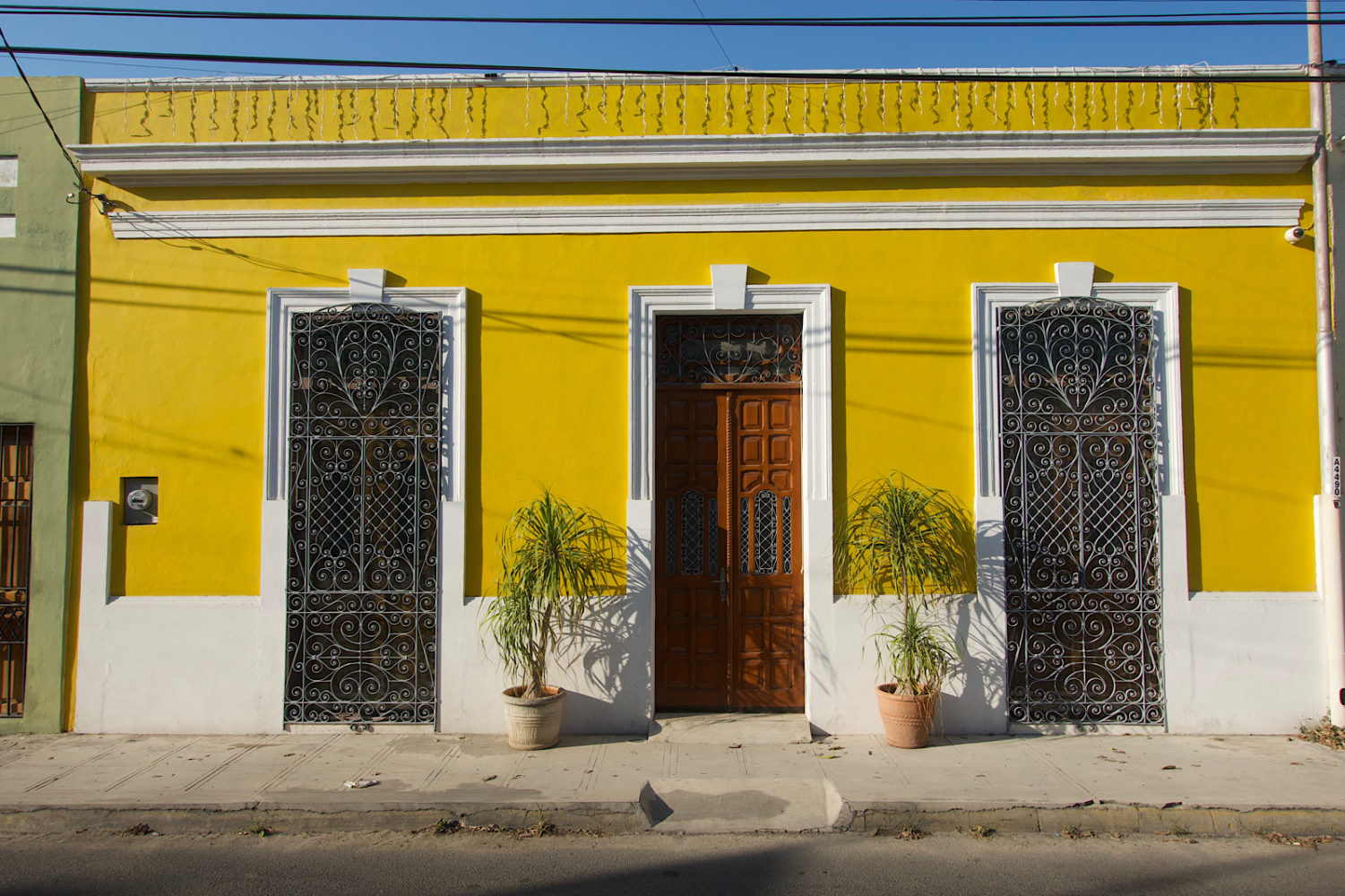 Yellow building, blue sky, Merida