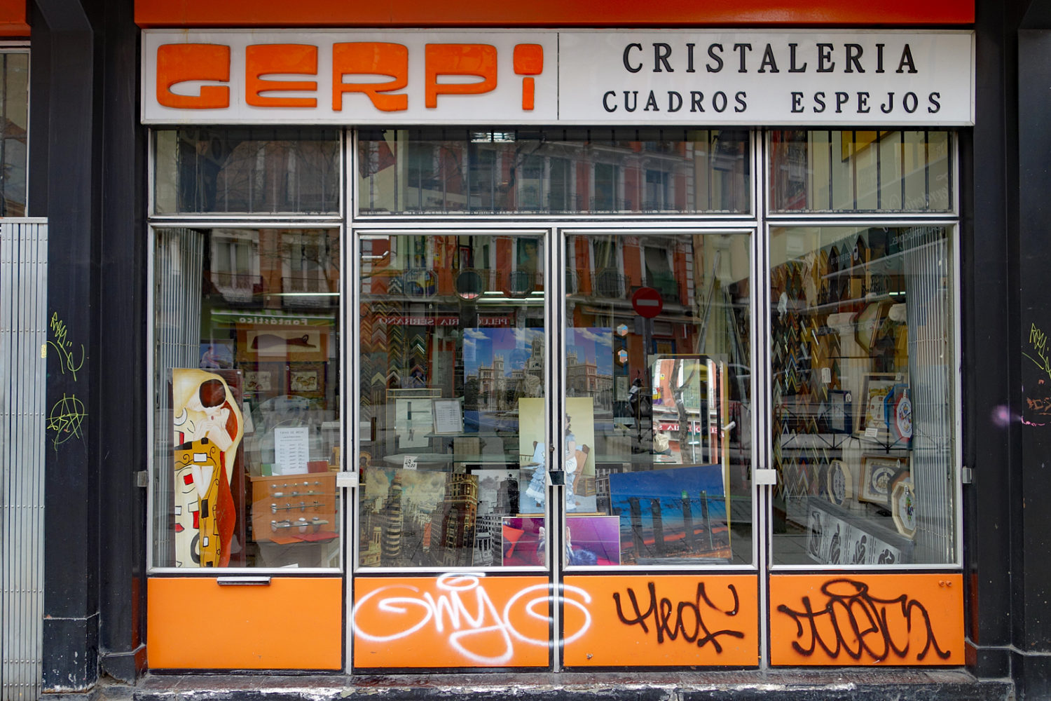 Refrigerator lettering on shop in Madrid 2013
