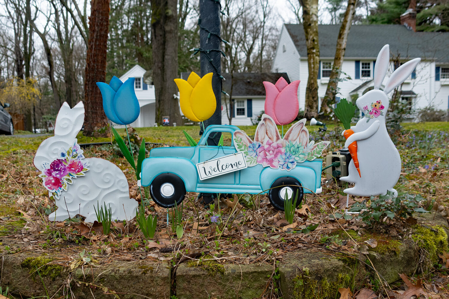Outdoor Easter decorations 